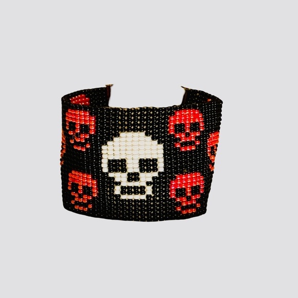Handcrafted pink and white skulls on black seed bead bracelet adjustable - Picture 6 of 8